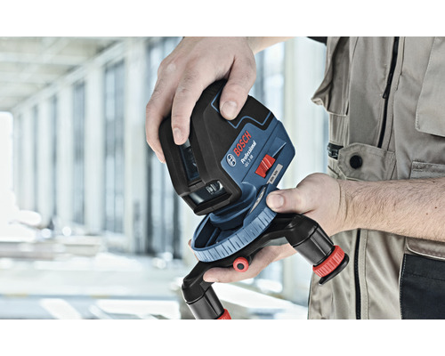 Bosch Logo. Hand houdt een lijnlaser vast.