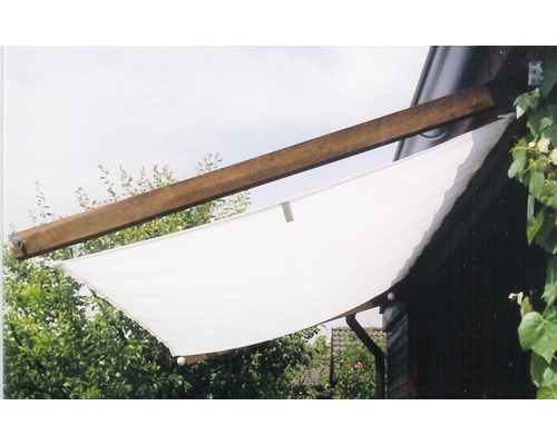 Zonnescherm aan het huis met houten constructie