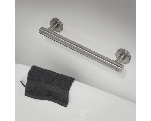 Metalen handdoekhouder met handdoek