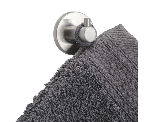 Handdoekhaak met grijze handdoek