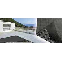 Terras met tegelvloer en drainage mat
