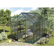Tuinkas met schappen in de tuin