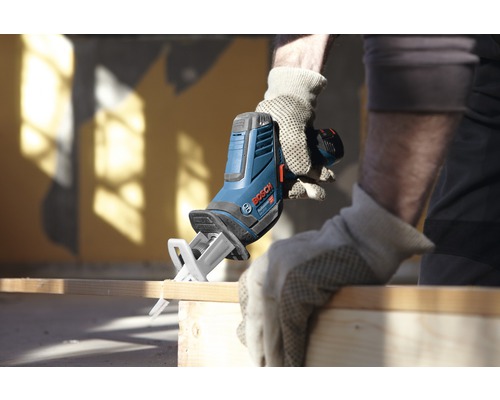 Bosch reciprozaag bij het zagen van hout