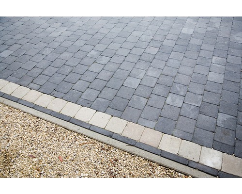 Geplaveide gebied met vierkante straatstenen