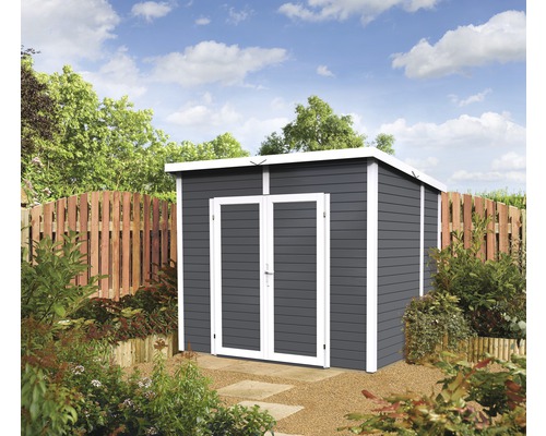 Houten tuinhuis met dubbele deuren in de tuin