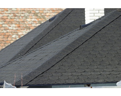 Bovenaanzicht van een dak met bitumineuze shingles