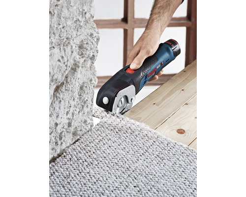 Accuschaar bij het snijden van tapijt