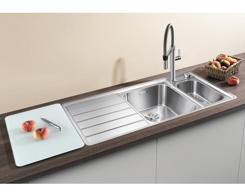 Roestvrijstalen aanrecht met afdruiprek, snijplank en kraan