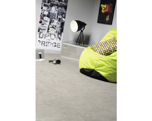 Jongenskamer met vinylvloer, zitzak en decoratie