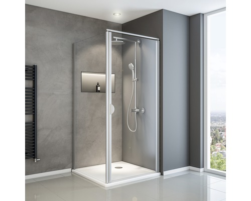 Douchecabine met douchebak en kraan in een badkamer