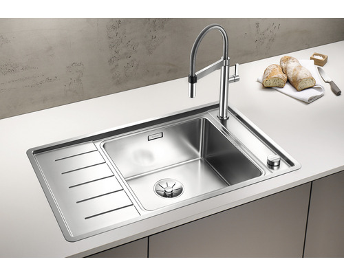 Roestvrijstalen spoelbak met afdruiprek en kraan