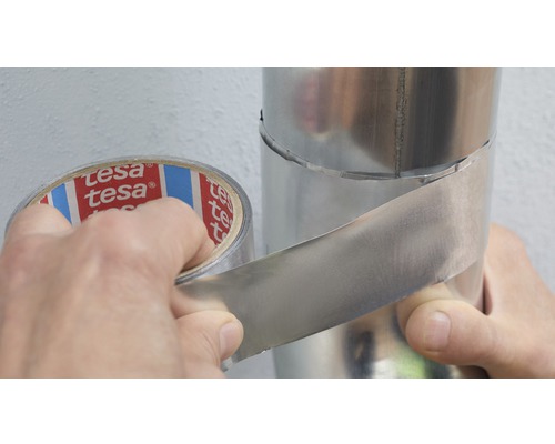 Metalen buis wordt afgedicht met Tesa-tape