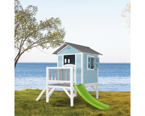 Houten speelhuis met glijbaan voor de tuin