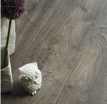 Decoratief laminaat met houtlook voor binnenshuis.