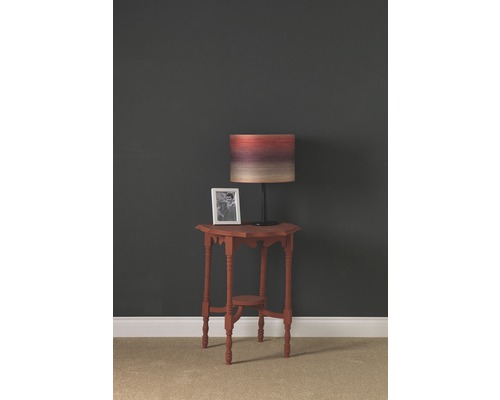 RUST-OLEUM Chalky Finish Meubelverf baksteenrood 750 ml Decoratieve scène met lamp, fotolijst en bijzettafel