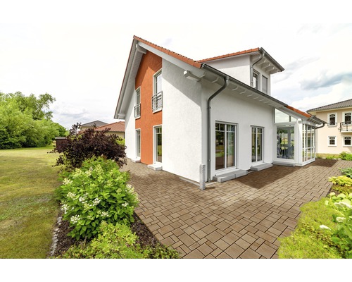 Eengezinswoning met betegeld terras en tuin