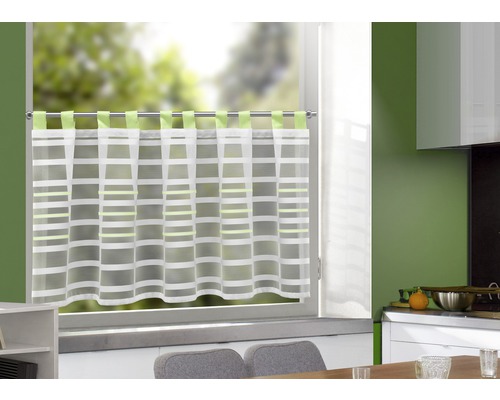 Gordijn met lusophanging in het keukenraam