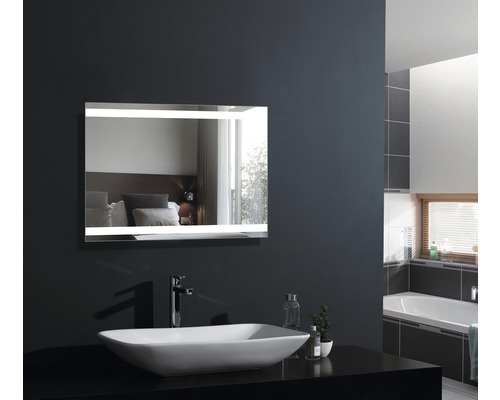 Moderne badkamer met rechthoekige spiegel en wastafel