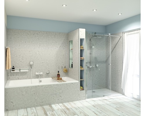 Badkamer met bad, douche en planken