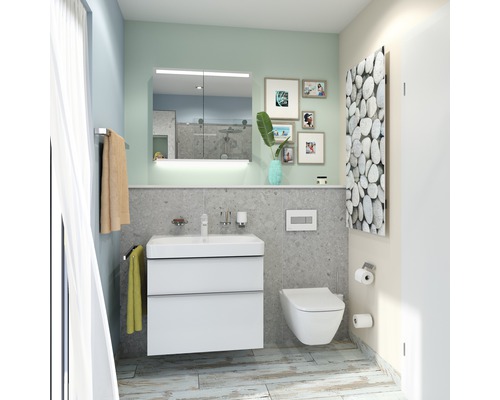 Lichte badkamer met wastafelonderkast, spiegelkast, toilet en radiator