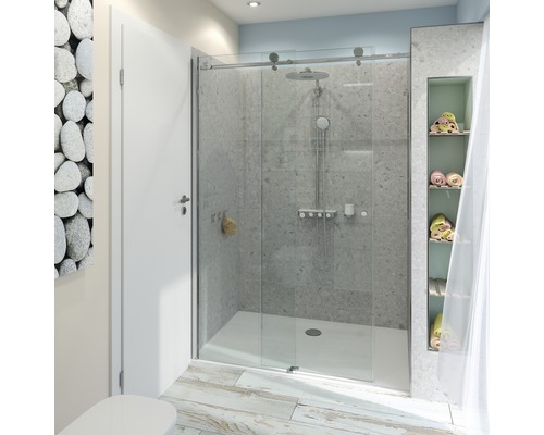 Badkamer met douche met glazen schuifdeur, handdoeken en houten vloer