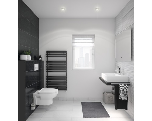 Moderne badkamer met toilet, wastafel, radiator en spiegel