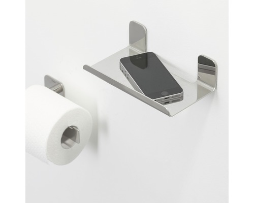 Toiletpapierhouder met metalen plank en mobiele telefoon