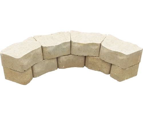 Tuinmuurstenen half rond gestapeld