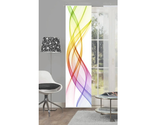 Decoratieve sjaals met kleurverlooppatroon in een woonkamer