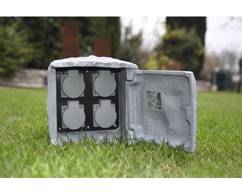 Meervoudig stopcontact in steendesign voor de tuin met vier stopcontacten