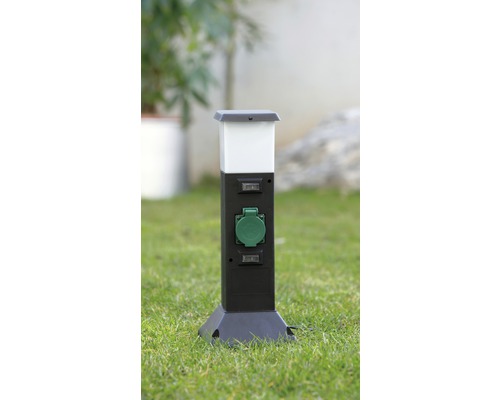 Tuin stopcontact met verlichting in de buitenruimte