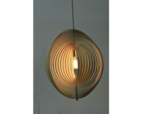 Hanglamp met houten lamellen en lichtbron