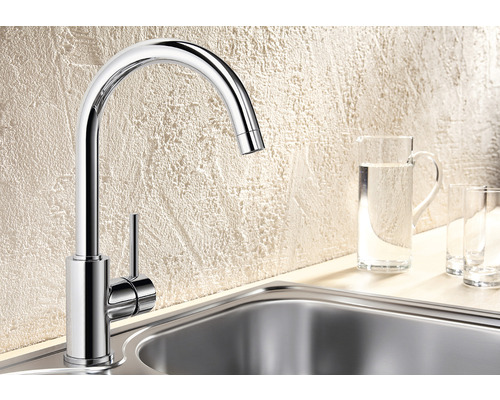 Metalen keukenkraan met hoge uitloop