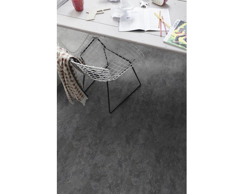 Vloerbedekking in studeerkamer met stoel en bureau