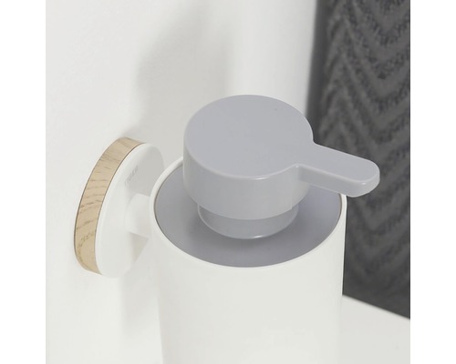 Zeepdispenser voor wandmontage in de badkamer
