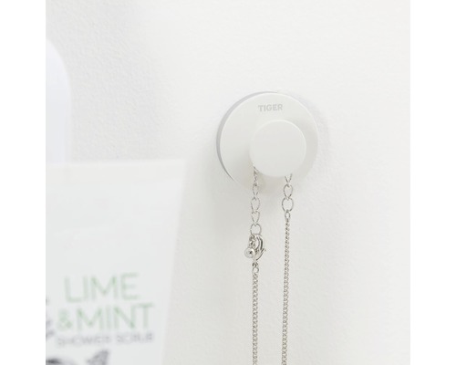 Tiger Logo op een ronde, witte wandhaak met een zilverkleurige halsketting