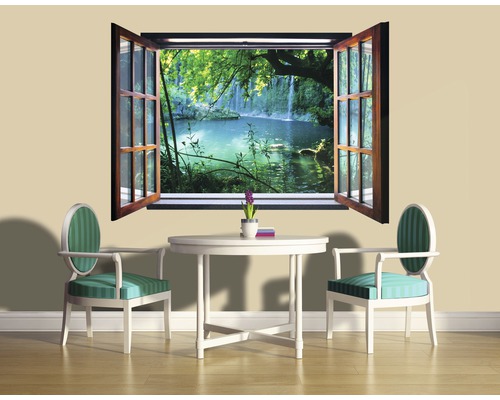 Muursticker met uitzicht vanuit het raam op een boslandschap met waterval, tafel en stoelen