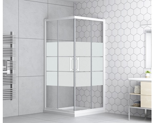 Douchecabine met gedeeltelijk gesatineerd glas in de badkamer