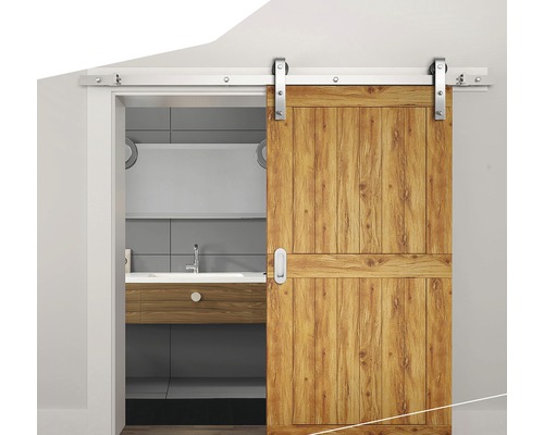 Houten schuifdeur met beslag in badkameromgeving