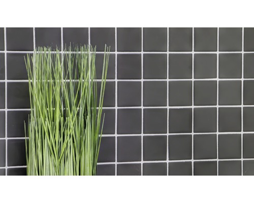 Decoratieve kunstplant voor een wand van tegels