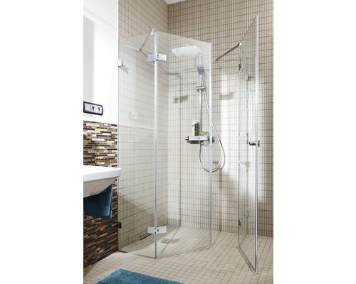 Inloopdouche met douchekop en kraan in badkamer