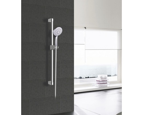 Doucheset met glijstang in de badkamer