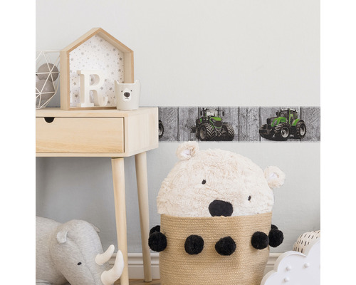 Kinderkamerdecoratie met rand met tractormotief