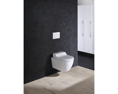 Wandcloset met bedieningspaneel in een moderne badkamer