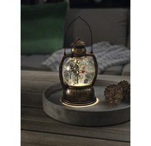 Decoratieve sneeuwbollantaarn met sneeuwpop en kerstboom op een dienblad