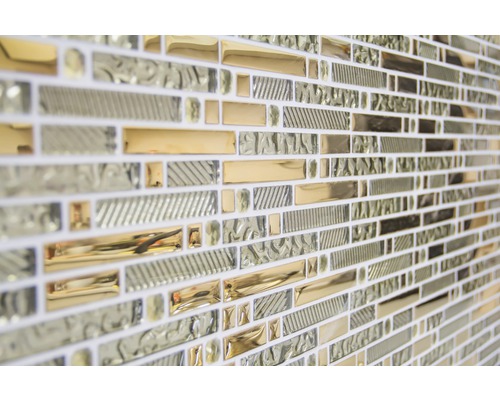 Close-up van mozaïektegels met rechthoekige stukken glas