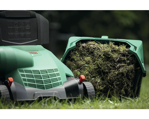 Grasmaaier met volle grasopvangbak