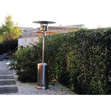 Roestvrijstalen terrasverwarmer in de tuin