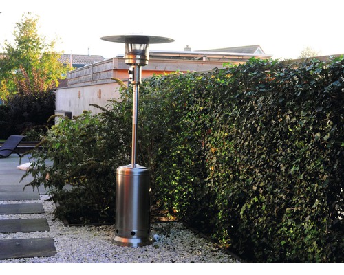 Roestvrijstalen terrasverwarmer in de tuin