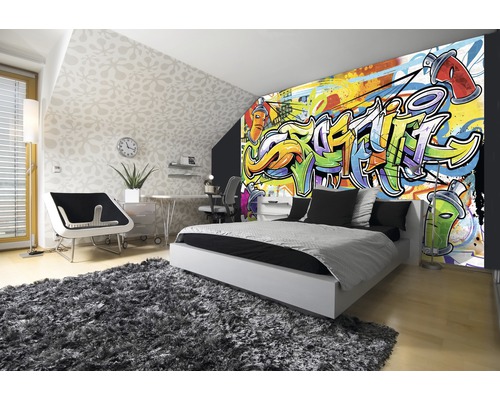 Moderne slaapkamer met graffiti fotobehang, bed en tapijt